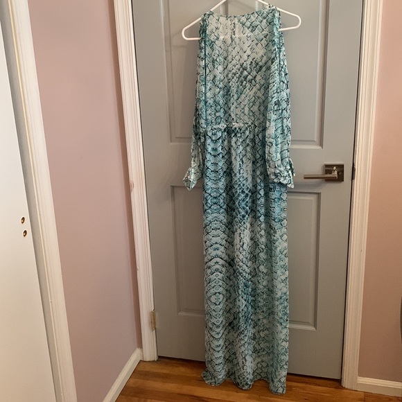 Snakeskin turquoise maxi dress with slits at both thighs. - Picture 11 of 11